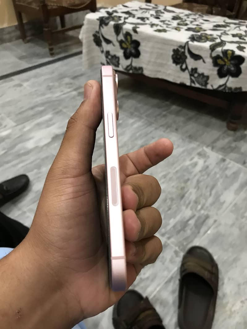 Apple iPhone 15 4