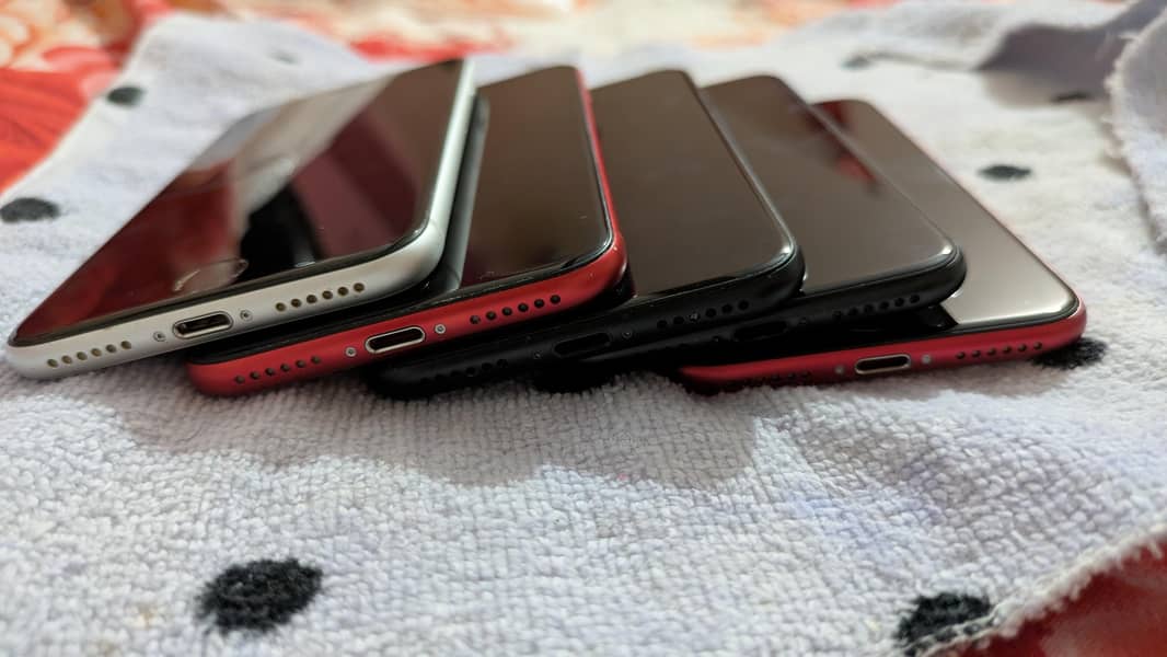 Apple iPhone SE 10