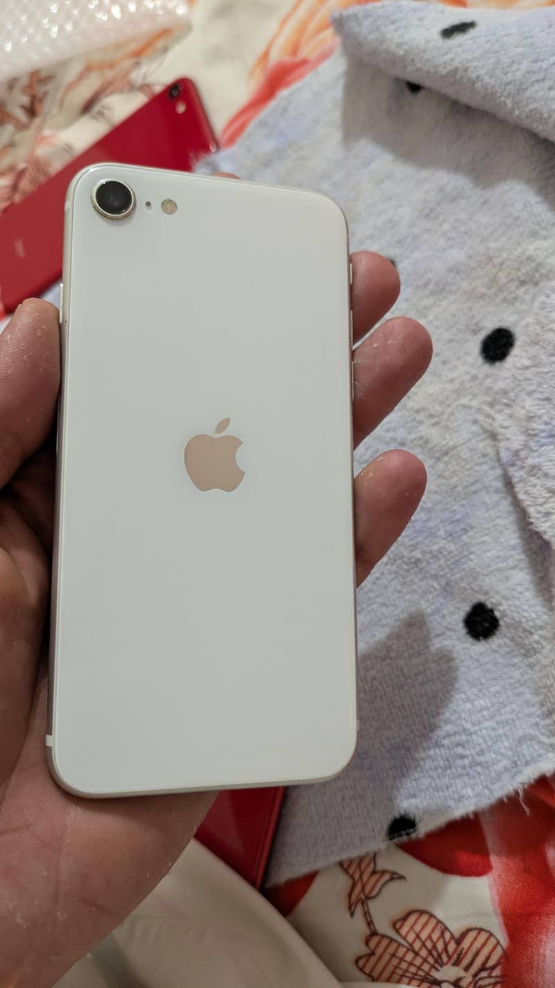 Apple iPhone SE 15