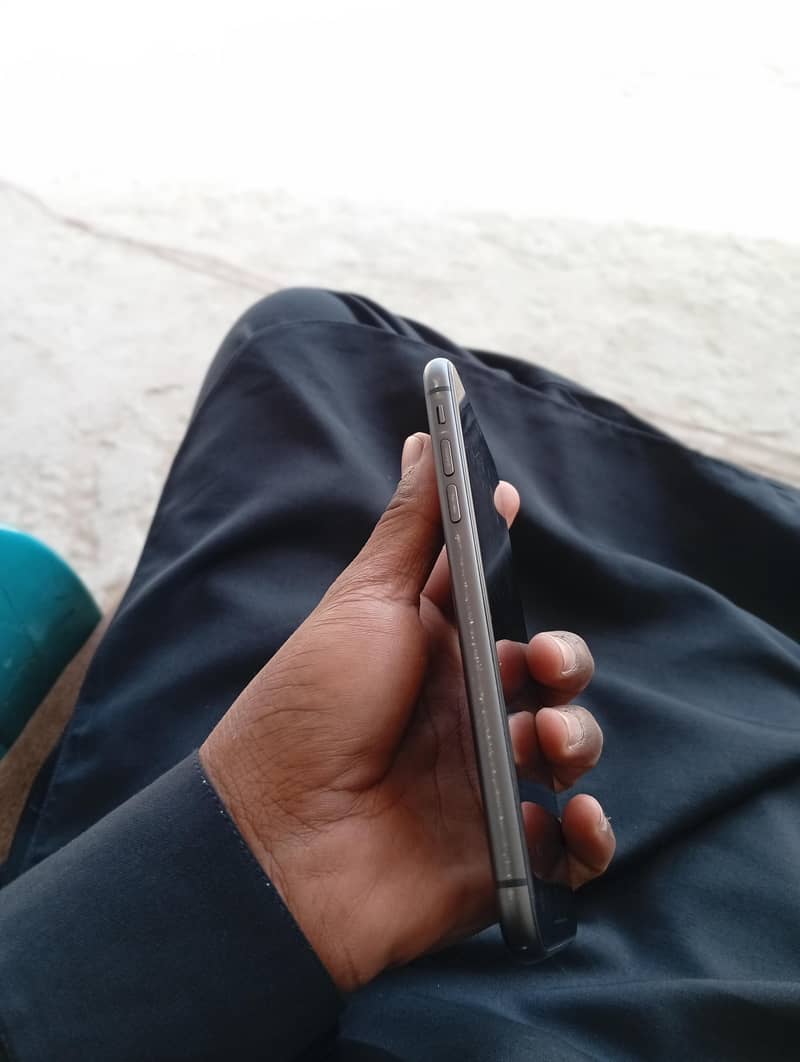Apple iPhone 11 3