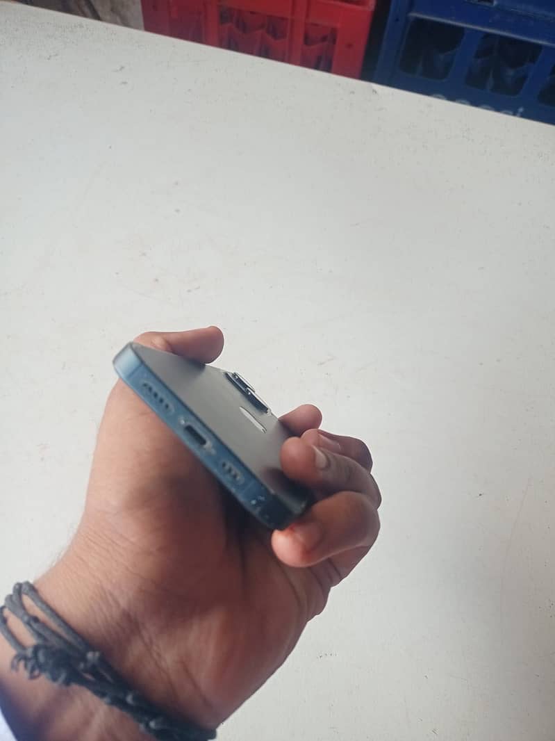 Apple iPhone 13 4