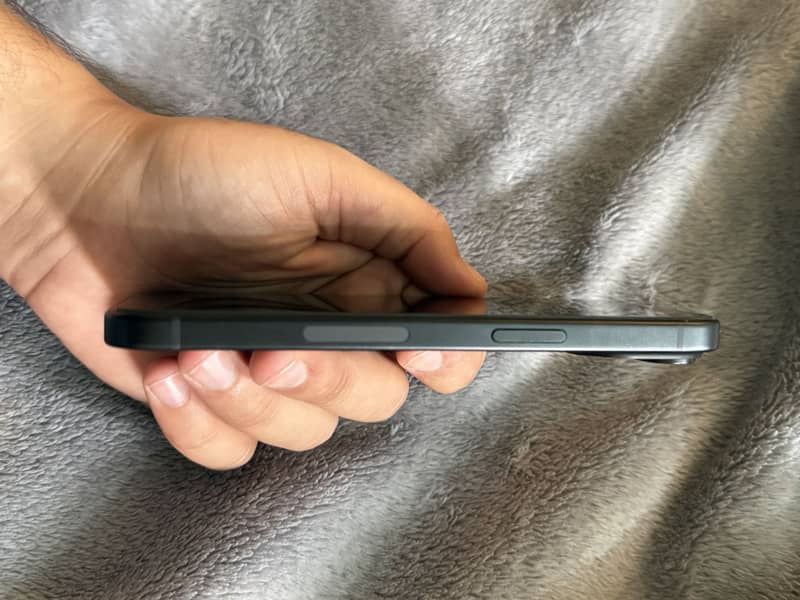 Apple iPhone 15 3