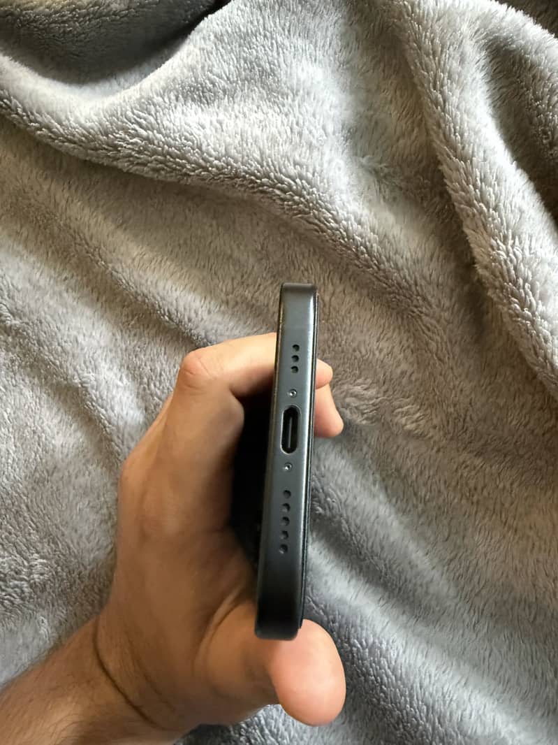 Apple iPhone 15 4