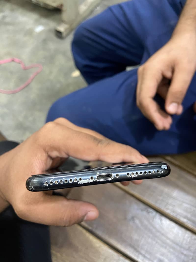 Apple iPhone 7 Plus 6