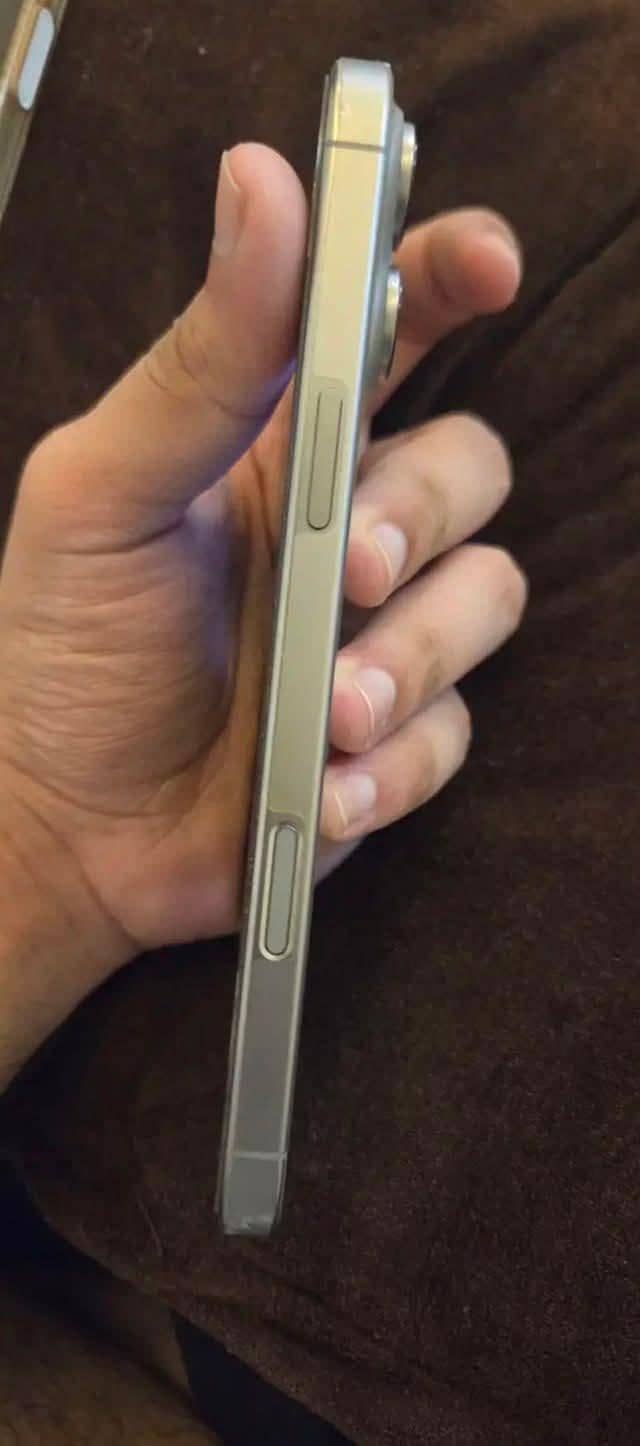 iphone 16 pro max 2