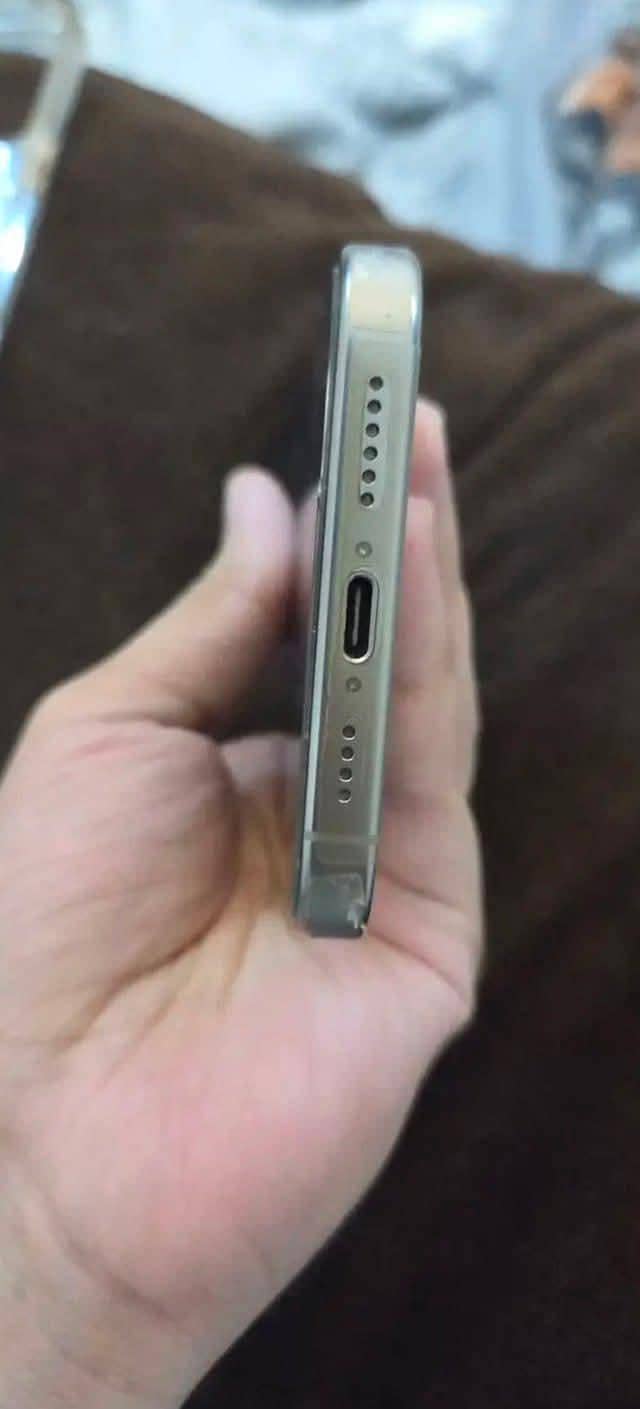 iphone 16 pro max 4