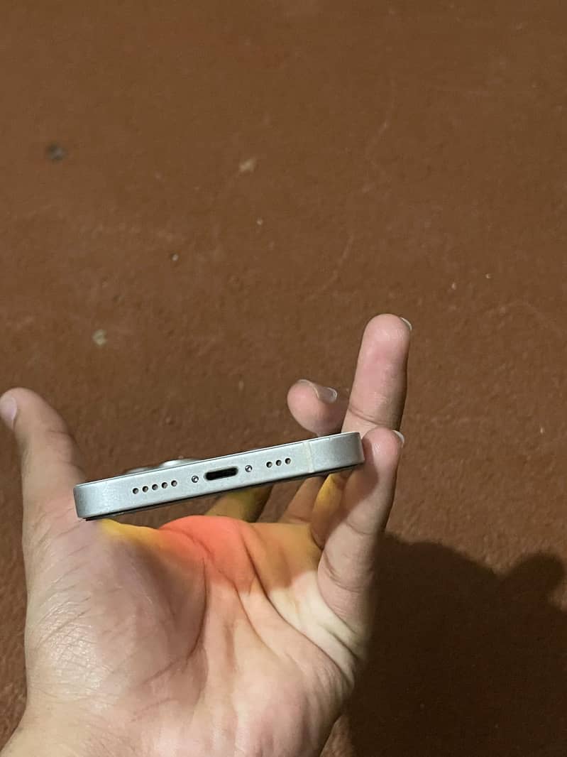 Apple iPhone 14 3