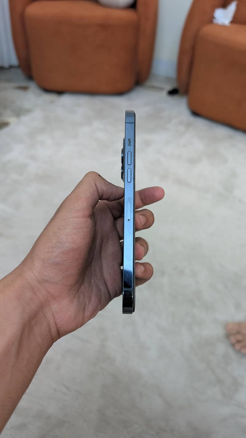 iPhone 12 Pro Max 2