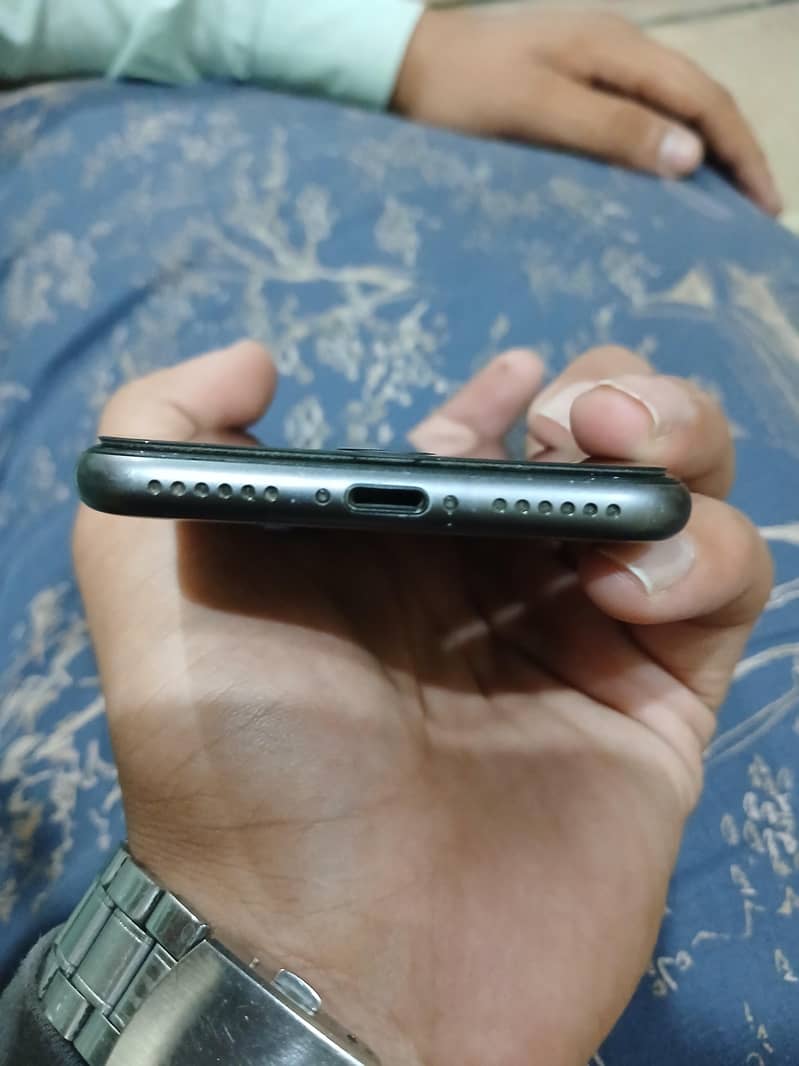 Apple iPhone 8 0