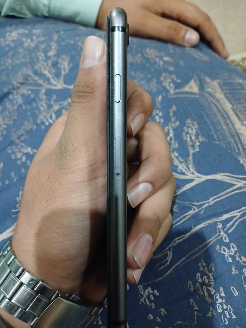 Apple iPhone 8 1
