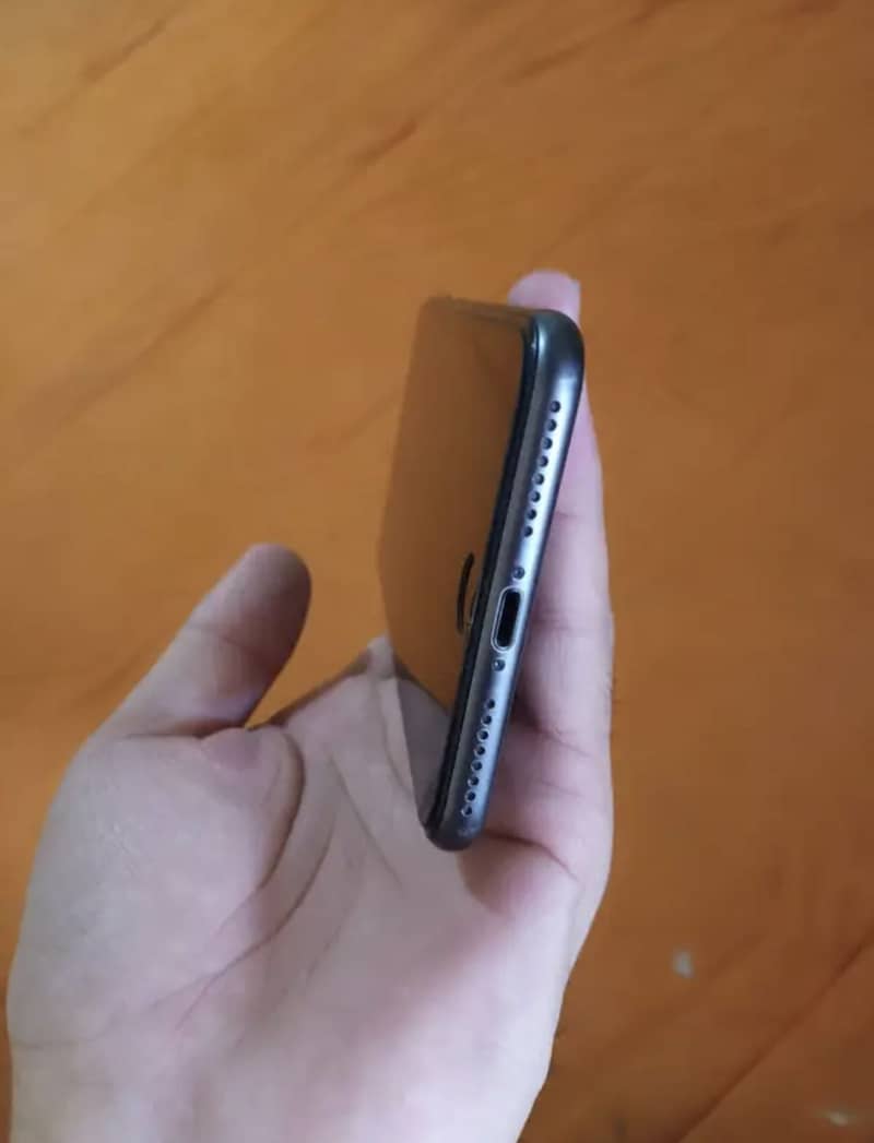 Apple iPhone 8 Plus 6