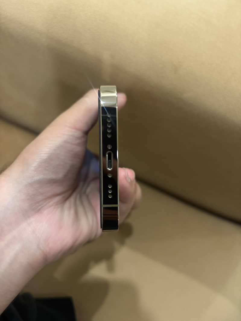Apple iPhone 14 Pro 2