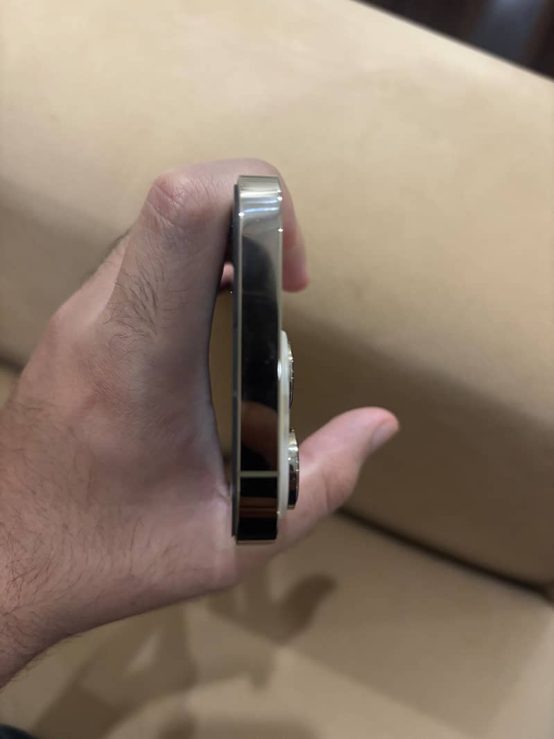 Apple iPhone 14 Pro 3