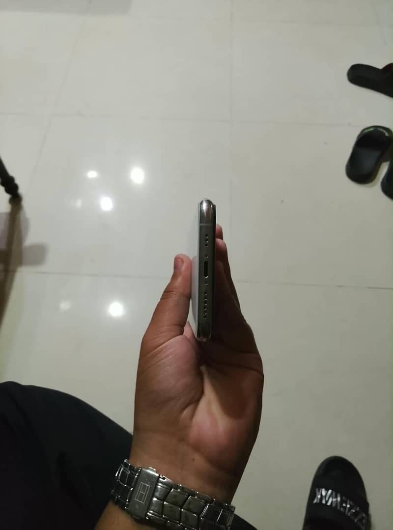 Apple iPhone 11 Pro 1