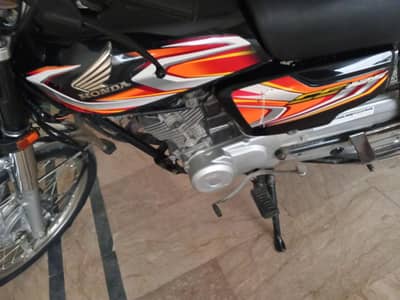 December ki last m nikla howa h 21 22 hai bike number Laga howa h all
