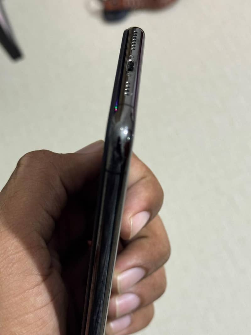 Apple iPhone XS Max 2