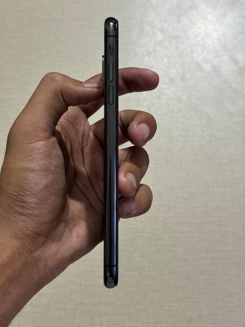 Apple iPhone XS Max 5