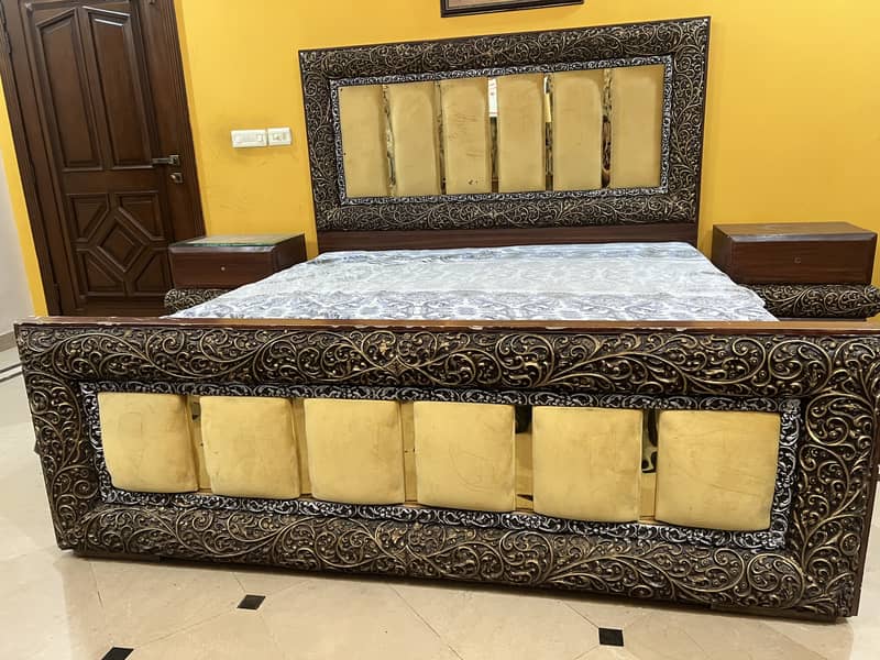 Bed+ side tables 0