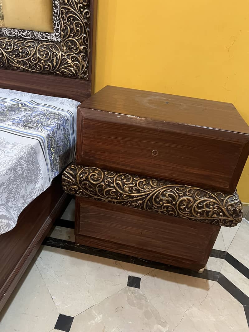 Bed+ side tables 4