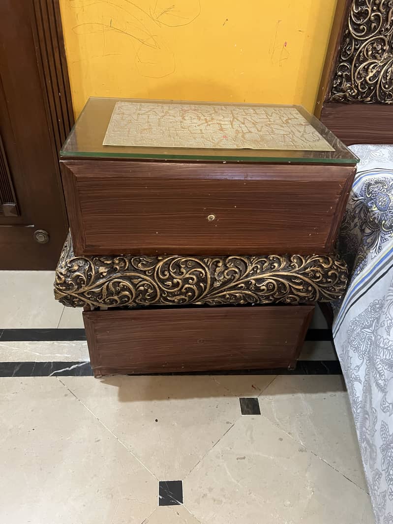 Bed+ side tables 5