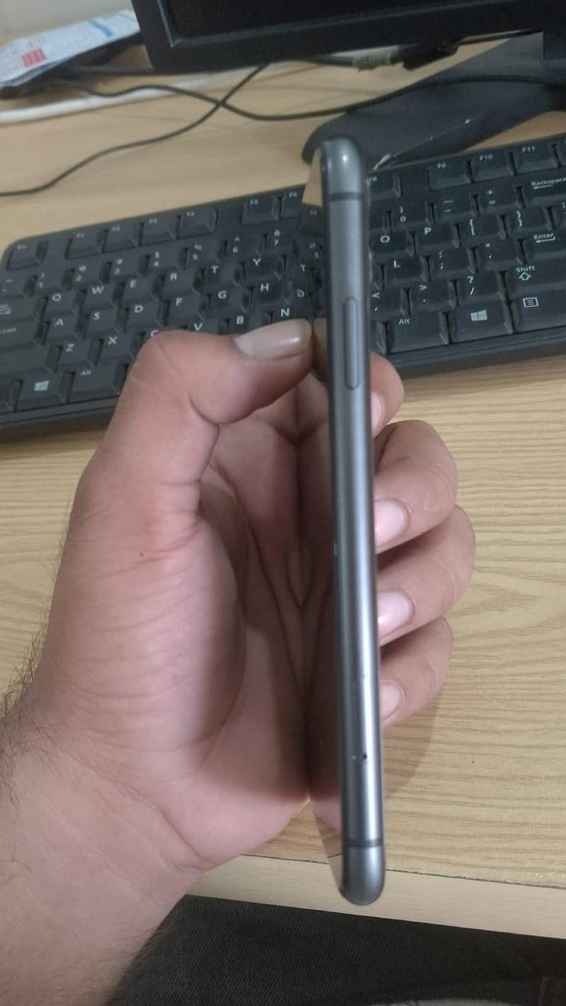 Apple iPhone 11 3