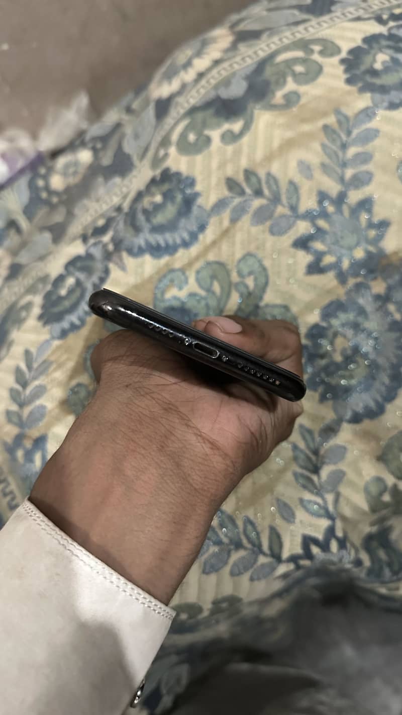 Apple iPhone 11 Pro Max 4