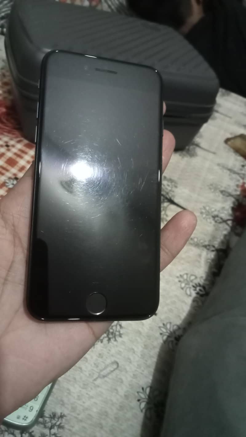 Apple iPhone 7 0