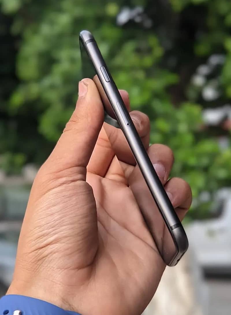 Apple iPhone 8 1