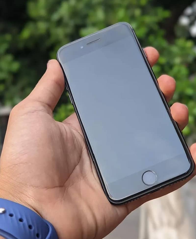 Apple iPhone 8 3
