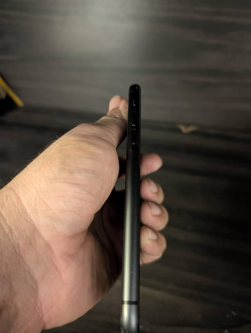Apple iPhone 11 3