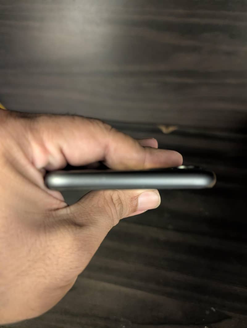 Apple iPhone 11 4
