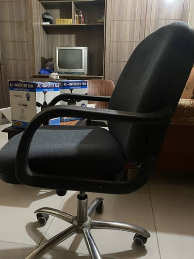 Office chair for sale new condition orginal citizen ki hy