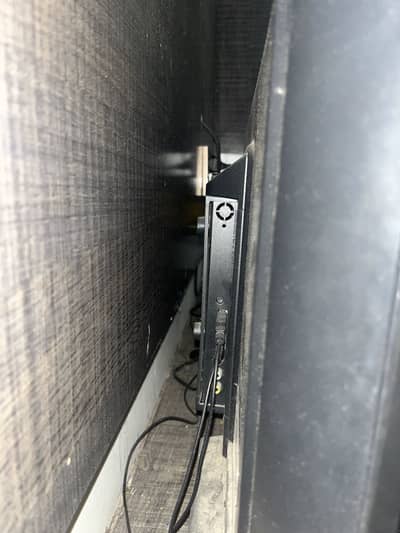 Von 32 Inch Smart LED TV — Panel Broken