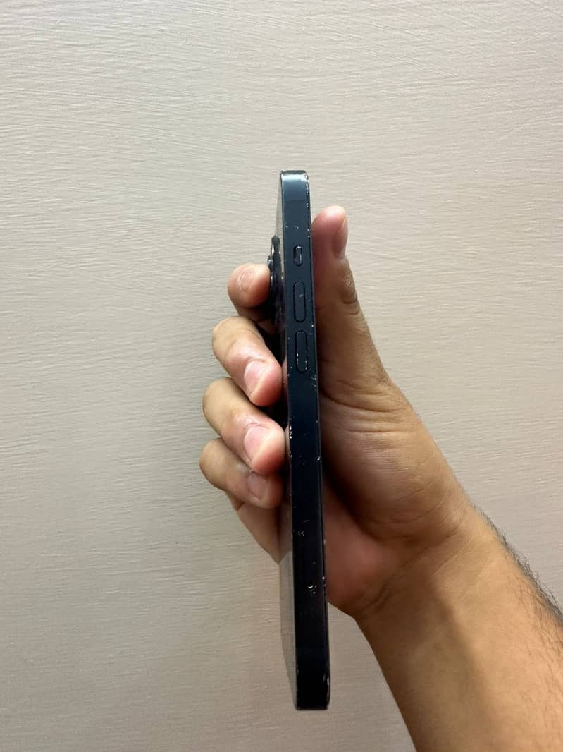 Apple iPhone 13 2