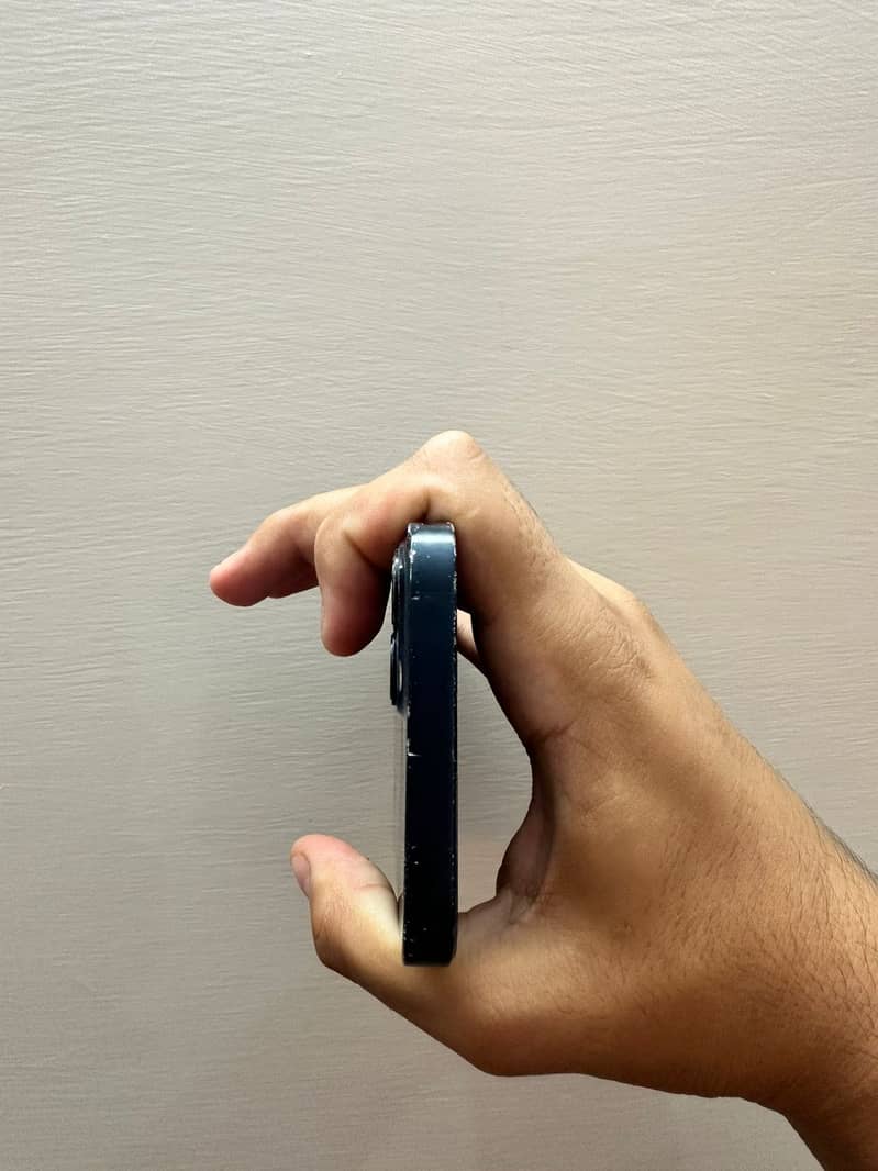 Apple iPhone 13 5