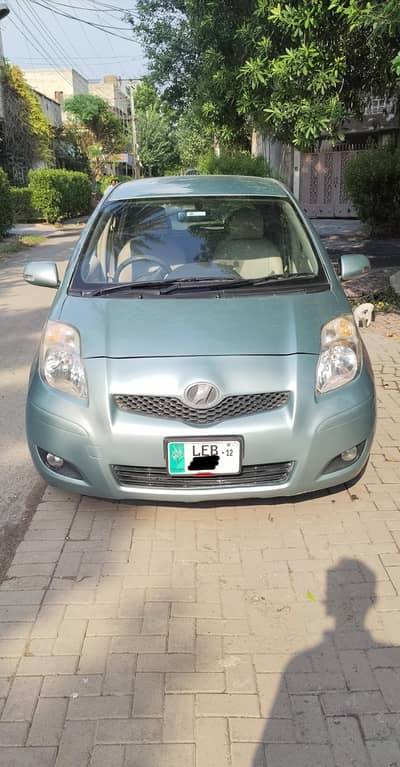 Toyota Vitz 2008/2012 beige Room