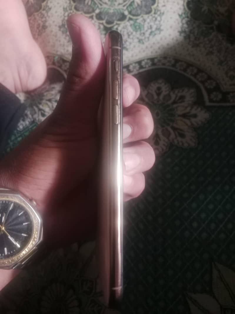 Apple iPhone 11 Pro Max 2