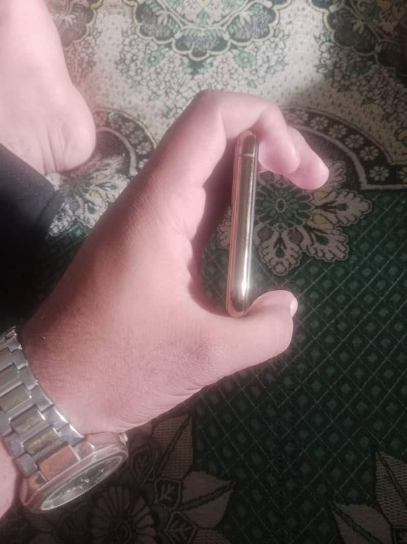 Apple iPhone 11 Pro Max 4