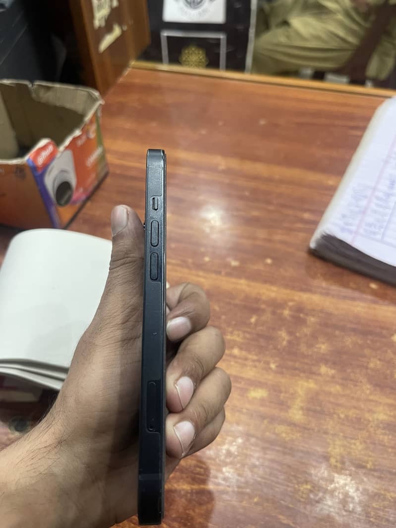 Apple iPhone 13 2