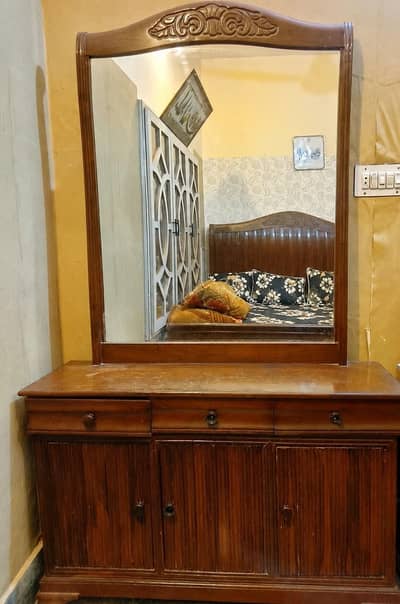 Dressing table aur 2 side table