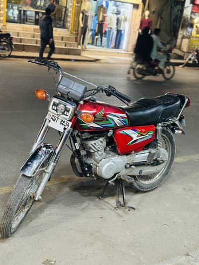 Honda 125 2023 red