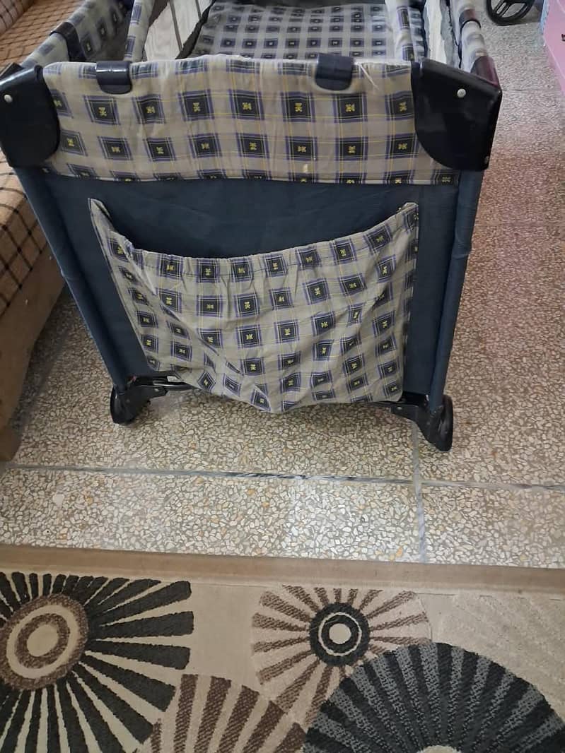 Baby cot 2