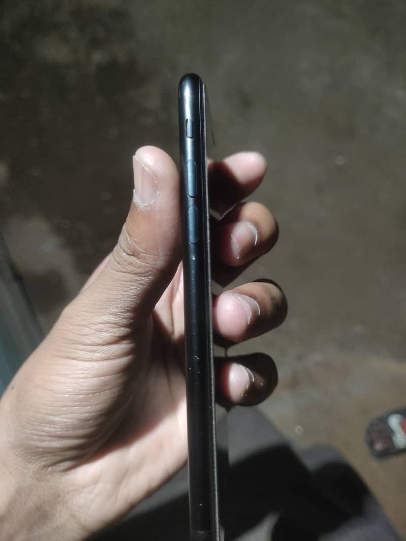Apple iPhone 7 4