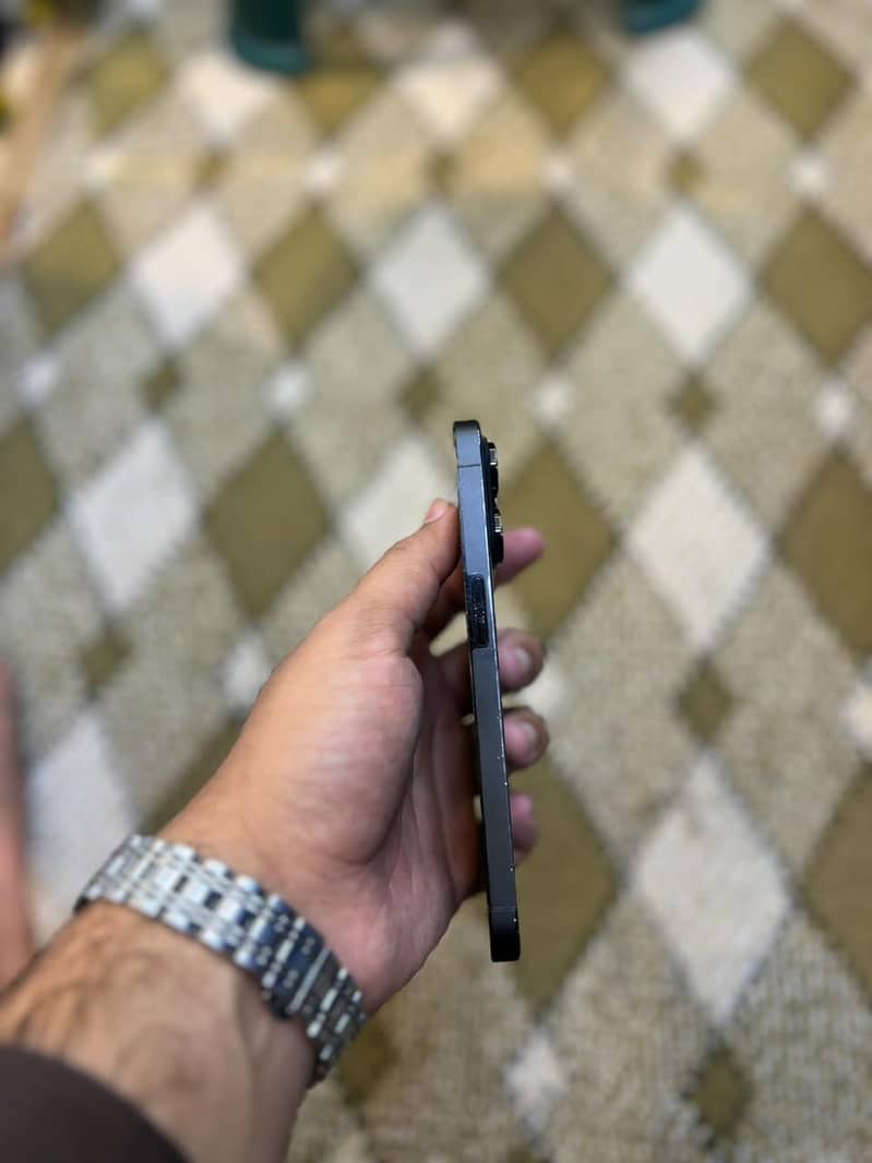 Apple iPhone 14 Pro 1