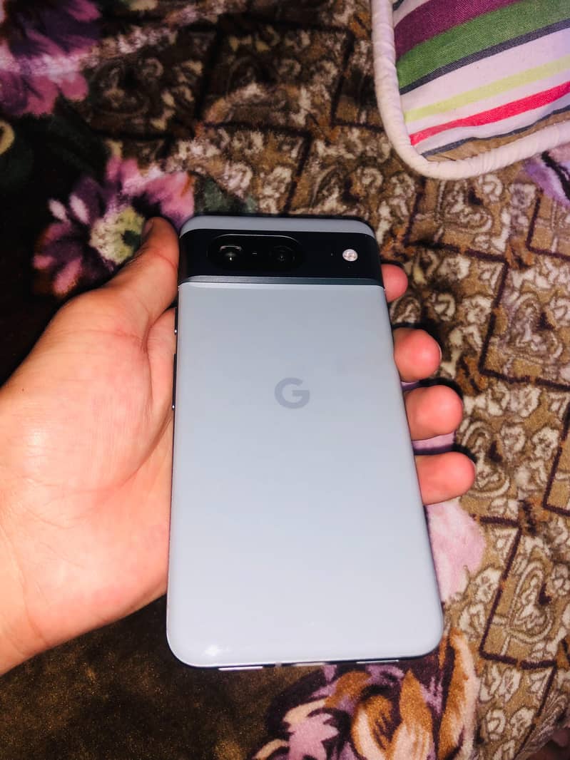 Google Pixel 8 4