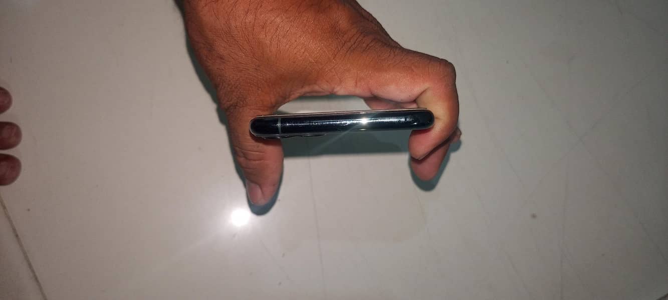 Apple iPhone 11 Pro Max 2