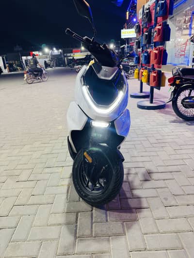  ZEEHO AE4 Electric Scooter Premium and Powerful Ride
