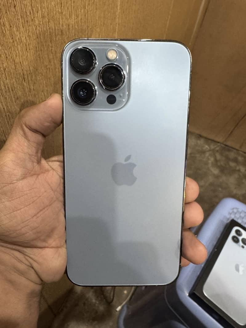 iPhone 13 Pro Max 1