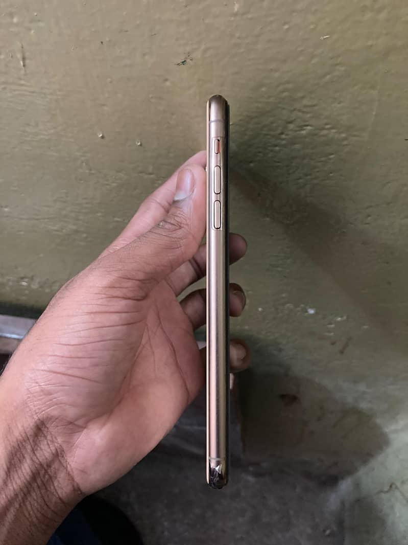 IPHONE 11 PRO MAX 2