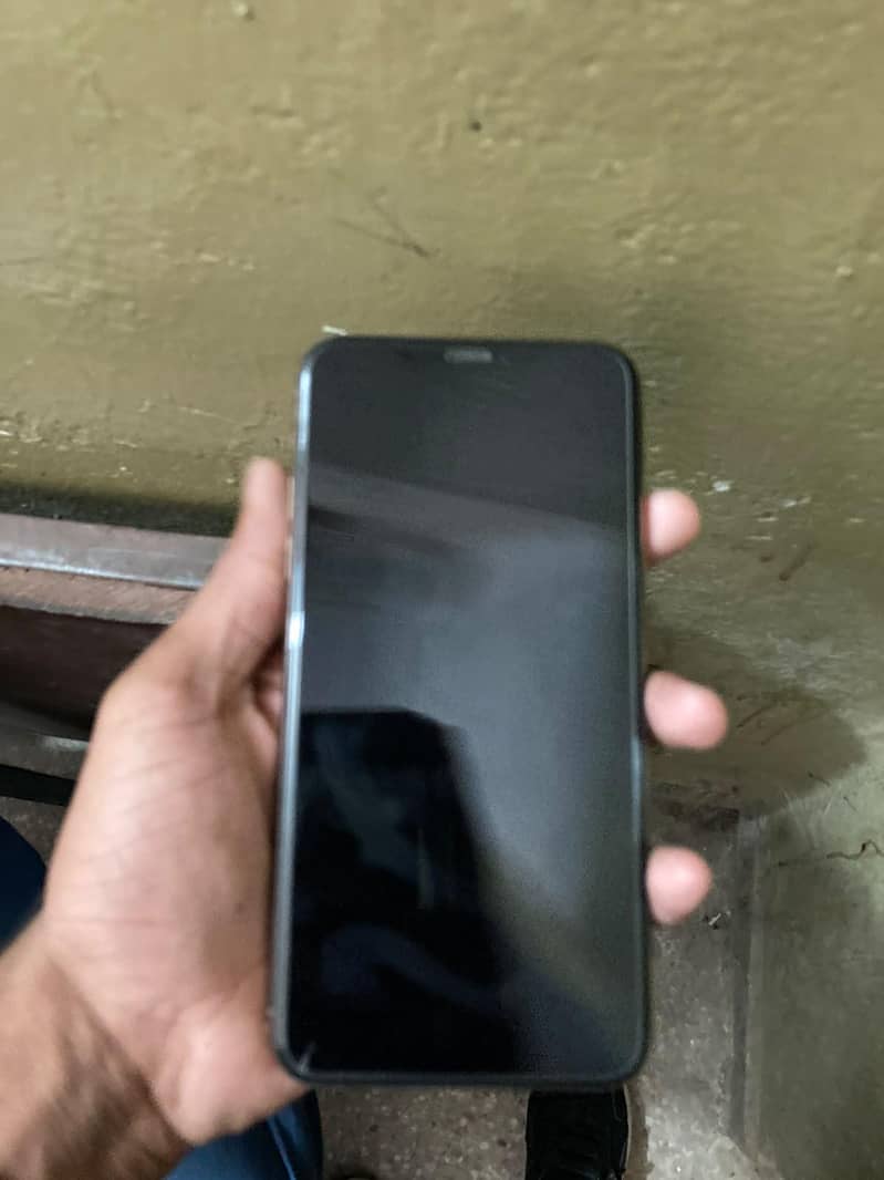IPHONE 11 PRO MAX 4